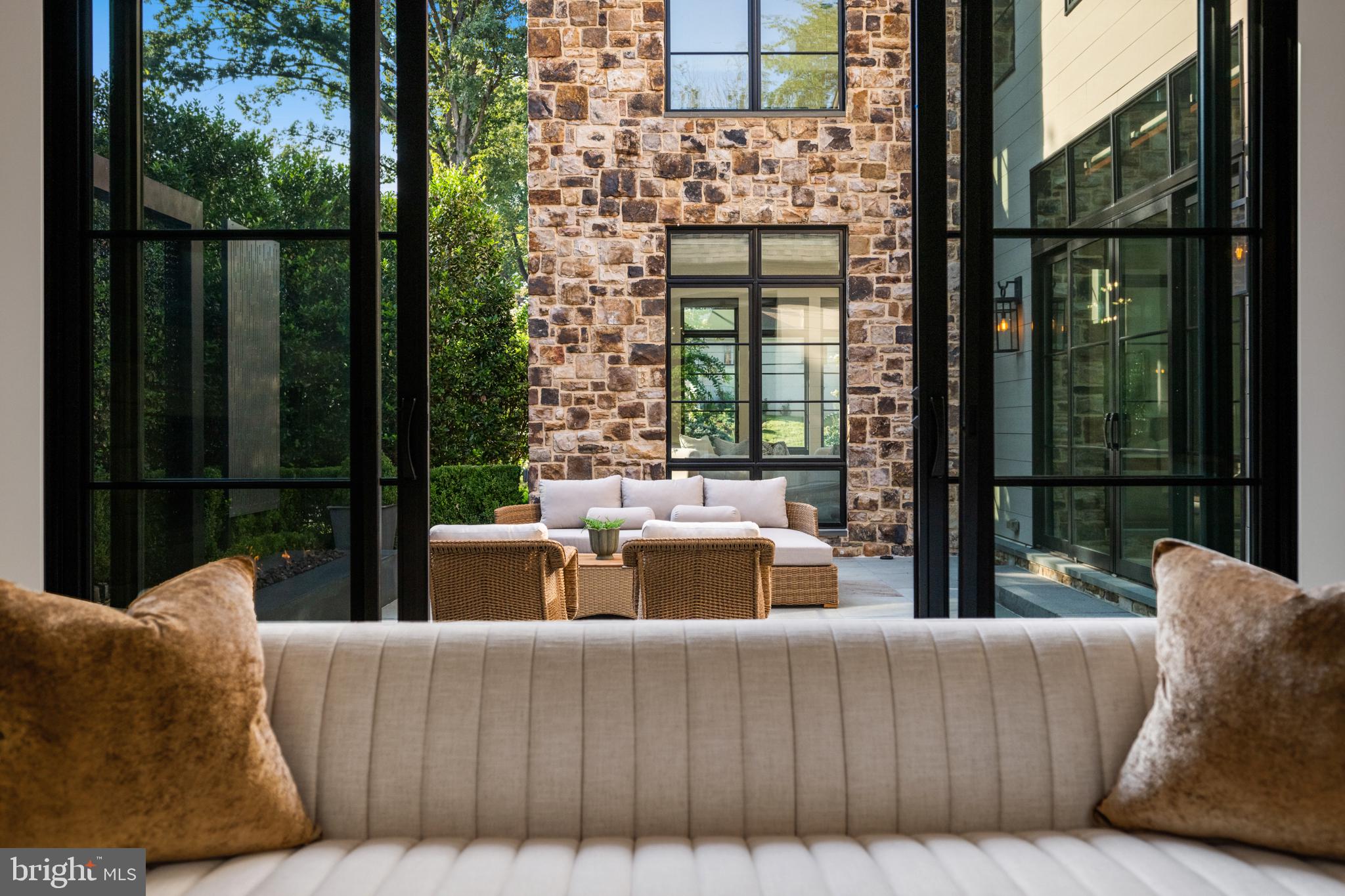 1137 Basil Road McLean, VA 22101 - Photo 63 of 118 courtyard views
