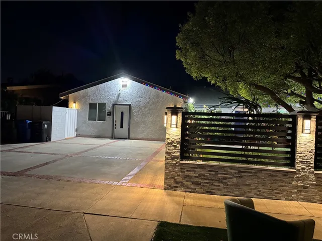 a view of entryway and hall