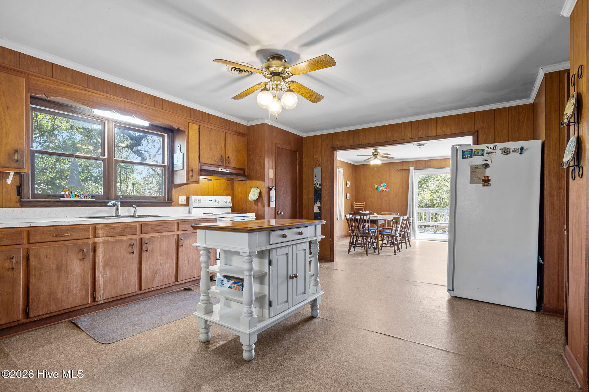 103 Yaupon Road Pine Knoll Shores, NC 28512 - Photo 21 of 58 Kitchen