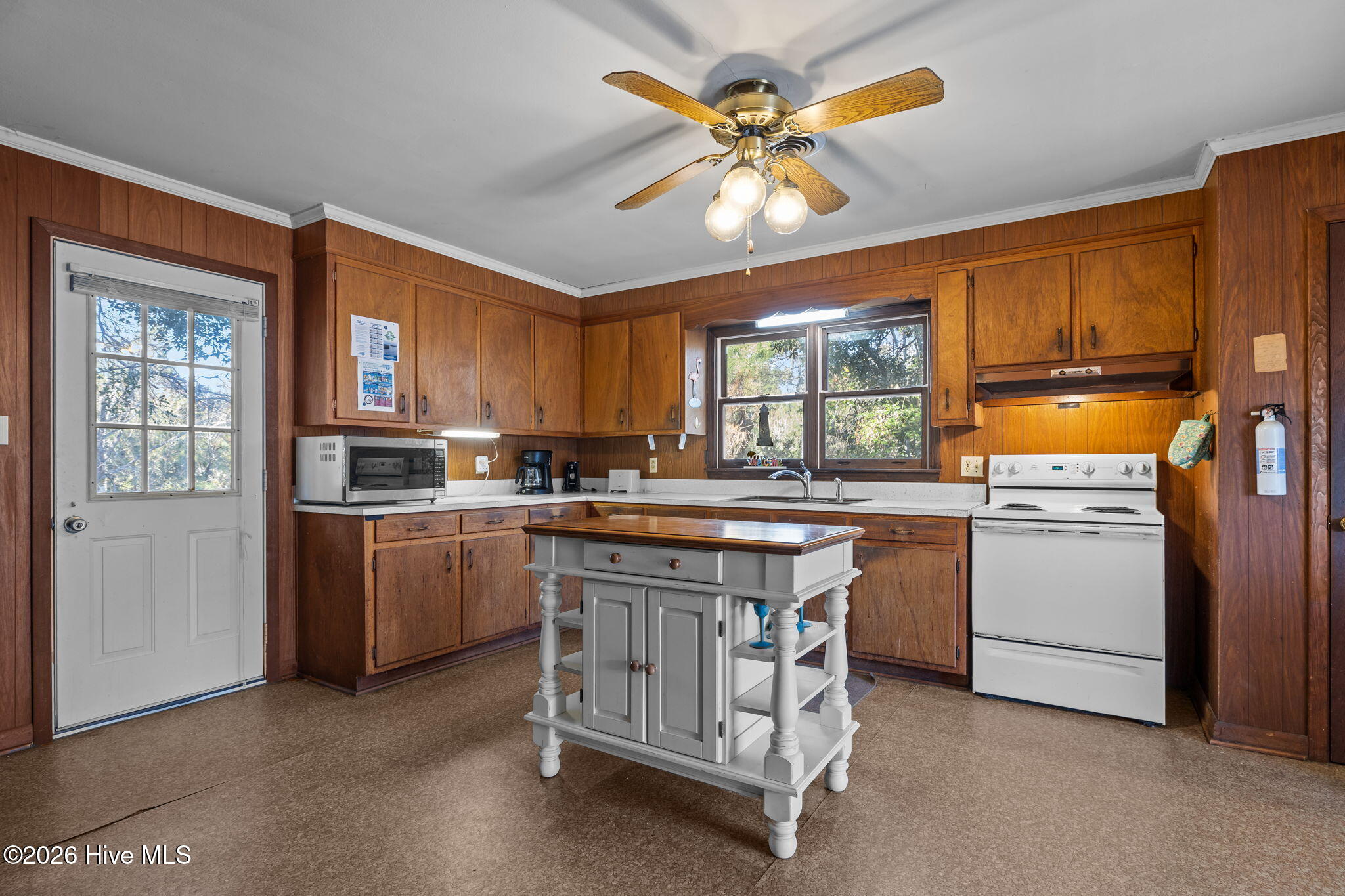 103 Yaupon Road Pine Knoll Shores, NC 28512 - Photo 25 of 58 Kitchen