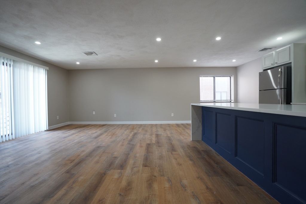 404 Langley Road, Unit 301 Newton, MA 02459 - Photo 6 of 25 Gallery Image 6