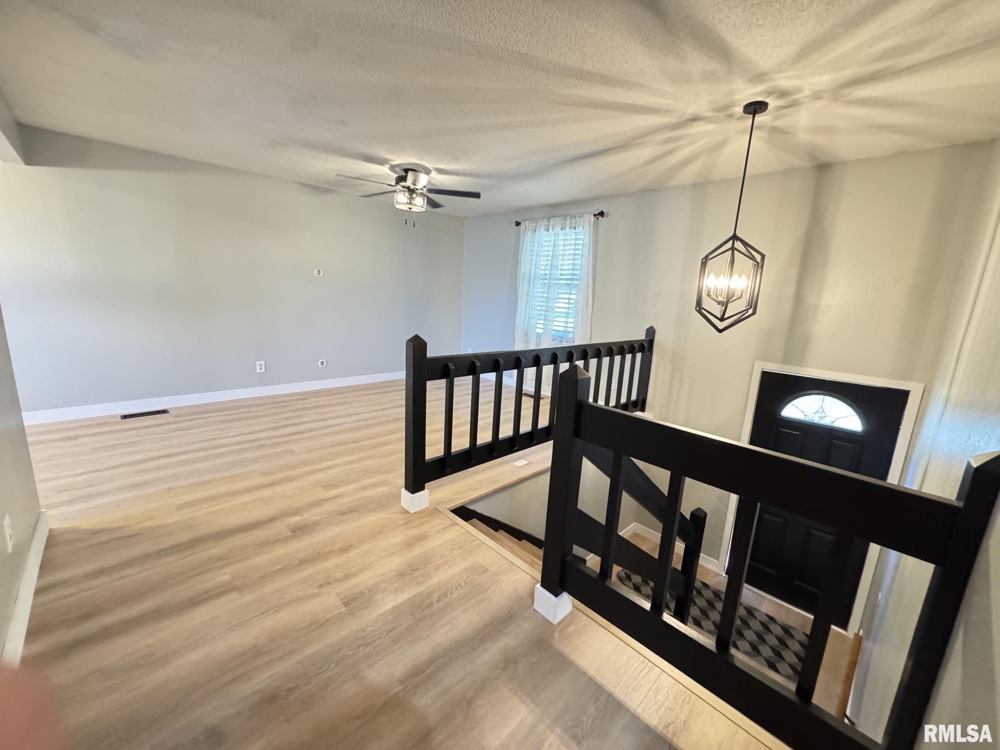 4441 West Castleton Road Peoria, IL 61615 - Photo 3 of 21