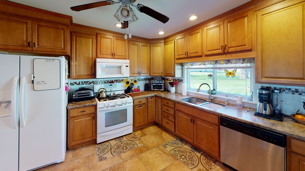 39 Dickson Point Road Plattsburgh, NY 12901 - Photo 4 of 26 Gallery Image 4