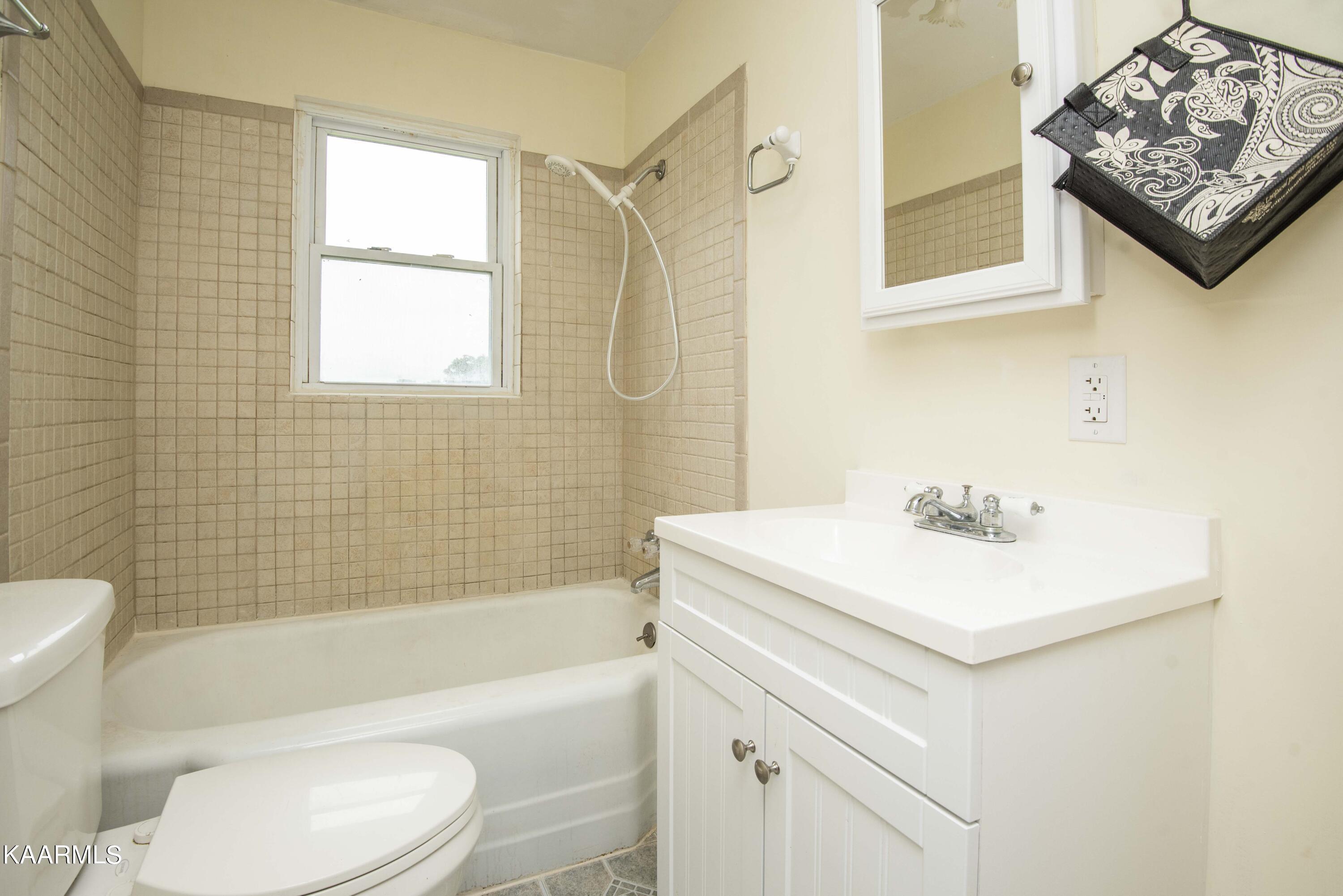 2136 Harris Road Knoxville, TN 37924 - Photo 13 of 43 bath_1