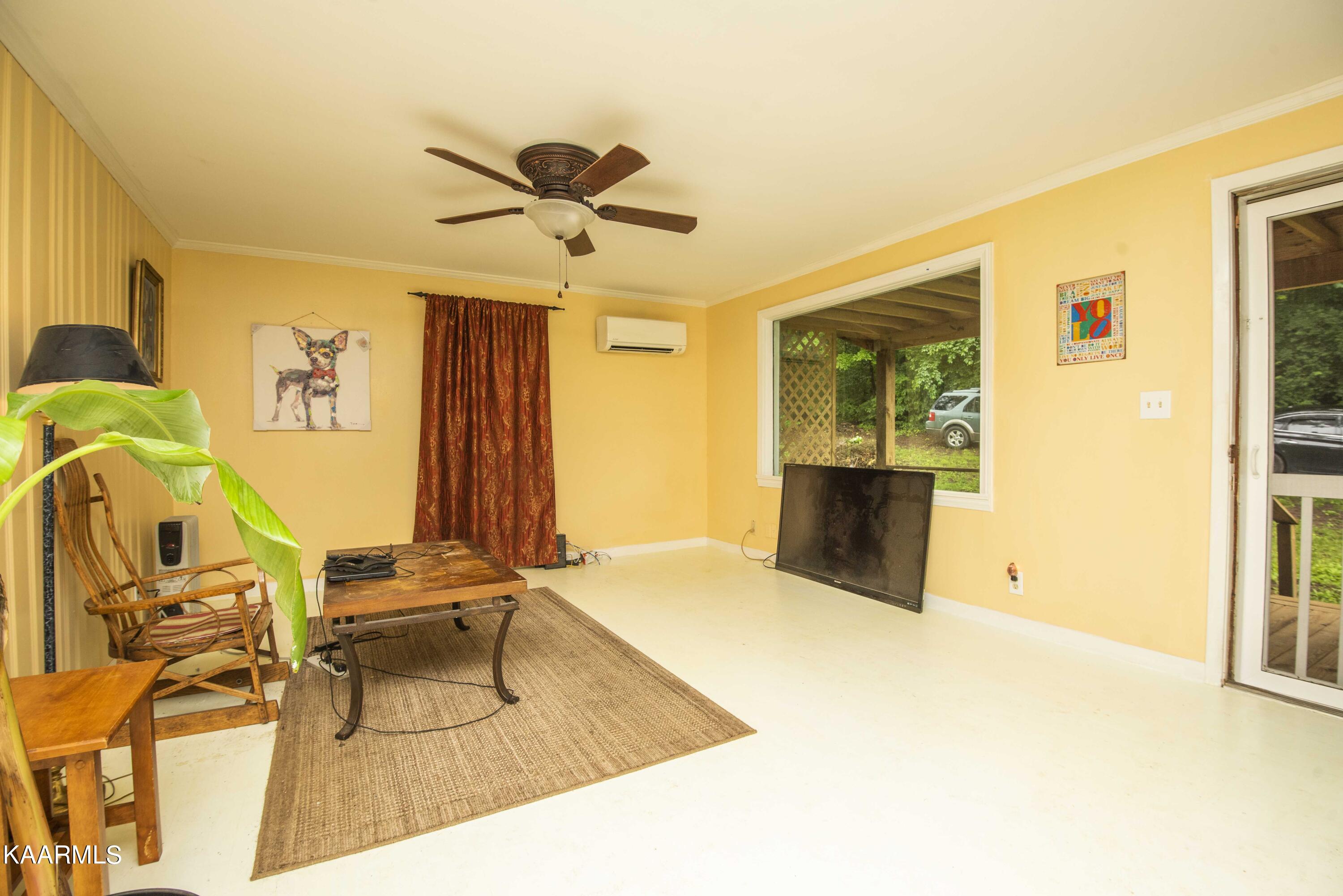 2136 Harris Road Knoxville, TN 37924 - Photo 4 of 43 living 2_1