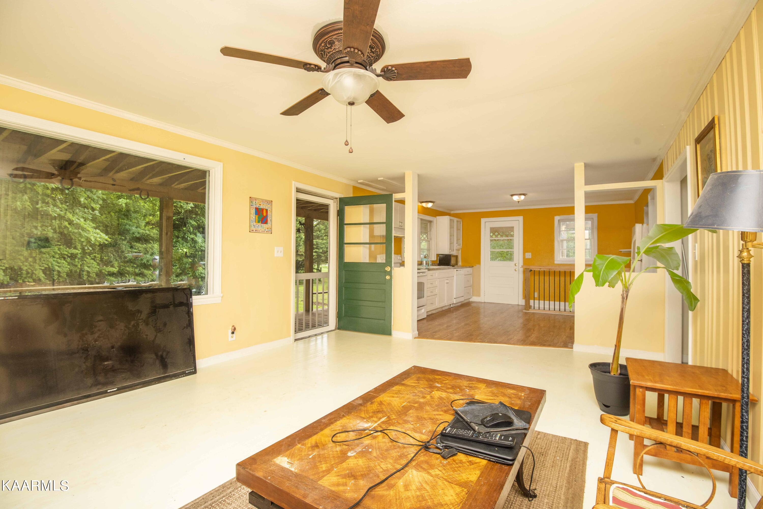 2136 Harris Road Knoxville, TN 37924 - Photo 6 of 43 living_1