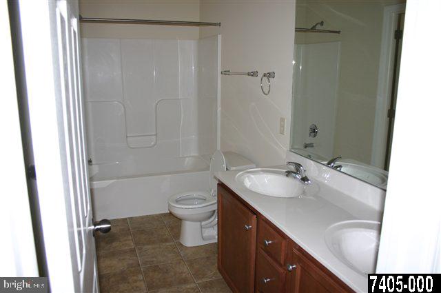 390 Riviera Street, Unit 255 Mount Wolf, PA 17347 - Photo 5 of 10 Gallery Image 5