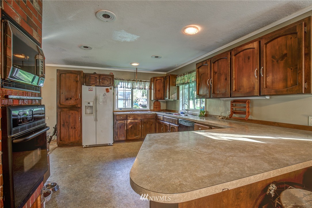 334 South Silver Lake Road Castle Rock, WA 98611 - Photo 2 of 14 Gallery Image 2