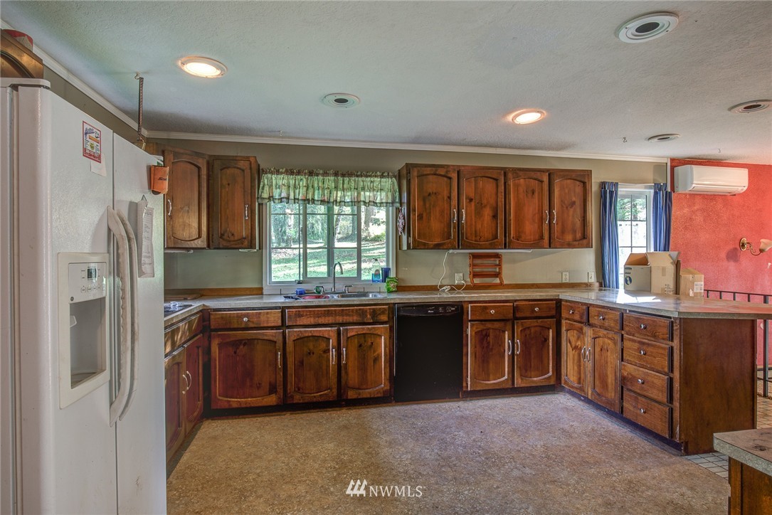 334 South Silver Lake Road Castle Rock, WA 98611 - Photo 3 of 14 Gallery Image 3