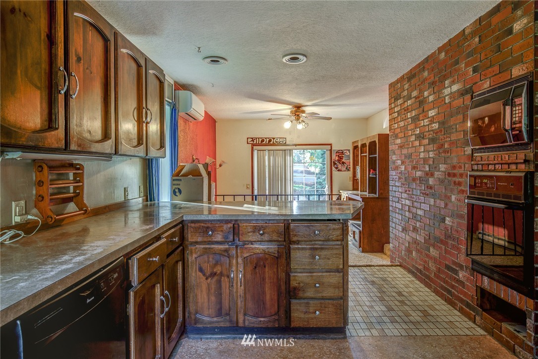 334 South Silver Lake Road Castle Rock, WA 98611 - Photo 4 of 14 Gallery Image 4