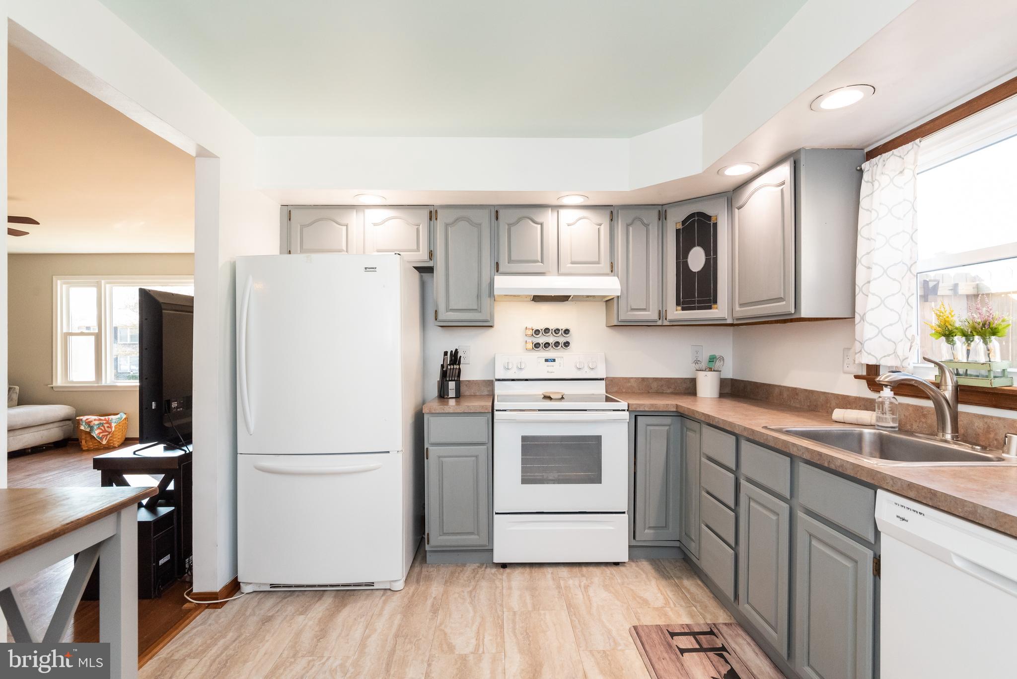 9914 Maidbrook Road Baltimore, MD 21234 - Photo 15 of 47 Kitchen