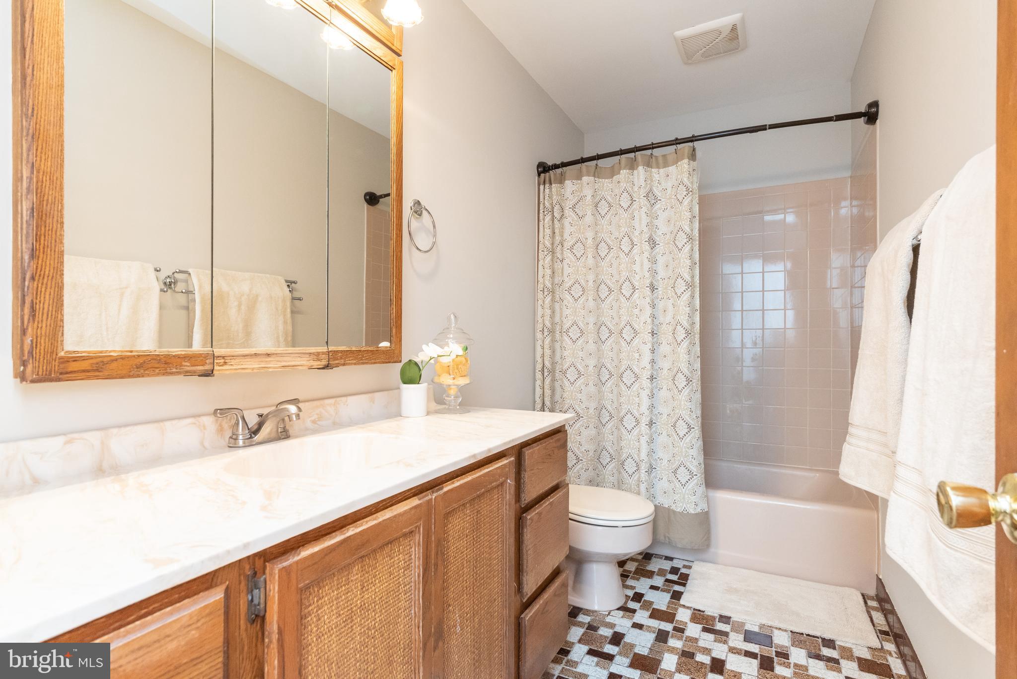 9914 Maidbrook Road Baltimore, MD 21234 - Photo 30 of 47 Full Bath on Main Level