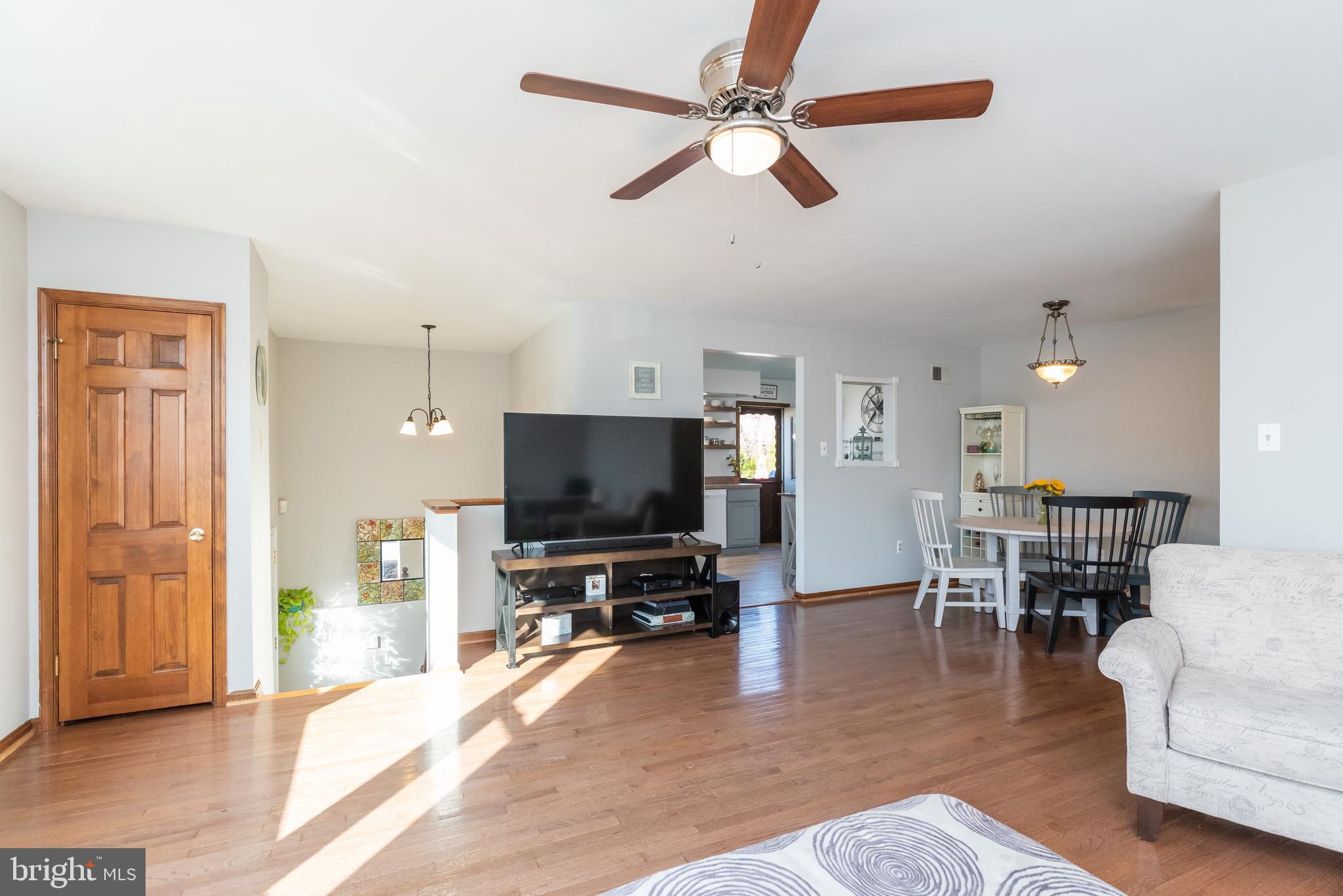 9914 Maidbrook Road Baltimore, MD 21234 - Photo 10 of 47 Living Room