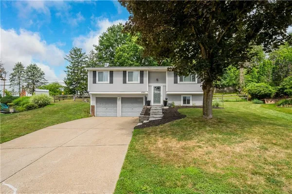 $349,900 | 2760 Ravenwood Drive, Bridgeville, PA 15017