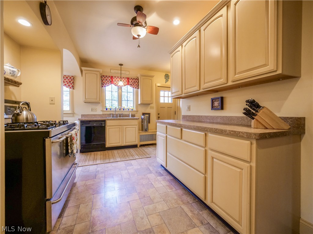 3924 Riveredge Road Cleveland, OH 44111 - Photo 17 of 35 Gallery Image 17