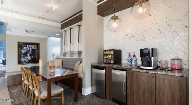 $1,574 | 200 East Thomas Road, Unit A4, Phoenix, AZ 85012