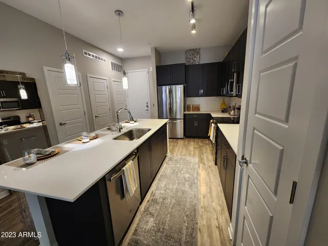 $1,574 | 200 East Thomas Road, Unit A4, Phoenix, AZ 85012