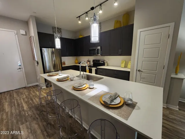 $1,574 | 200 East Thomas Road, Unit A4, Phoenix, AZ 85012