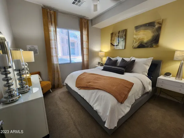 $1,430 | 200 East Thomas Road, Unit A4, Phoenix, AZ 85012