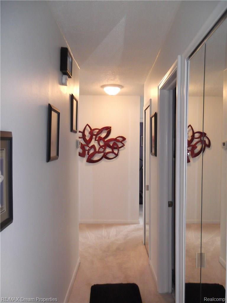 1819 Lochaven Road West Bloomfield, MI 48324 - Photo 23 of 52 Bedroom Hallway