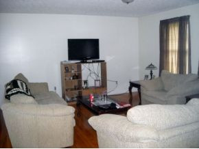 117 Parsonage Road Elizabethton, TN 37643 - Photo 3 of 14 Living room from Hall entry