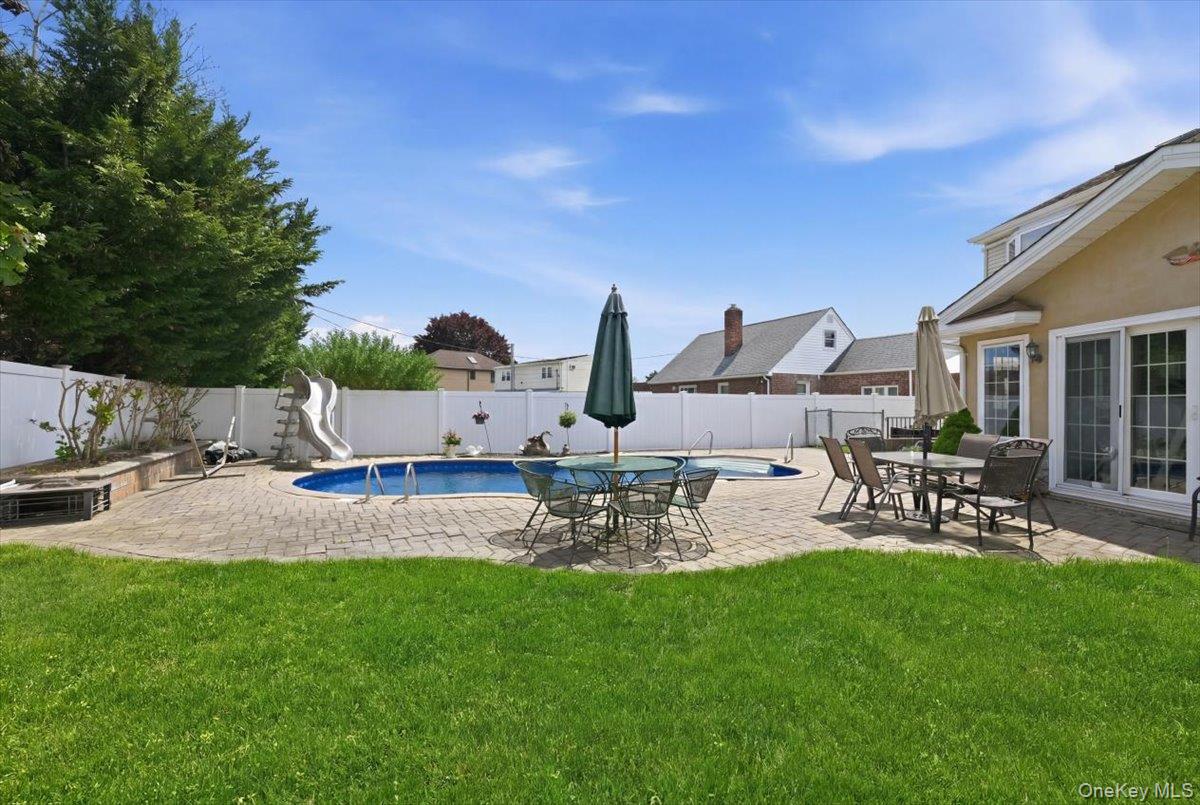 19 Berkshire Road Bethpage, NY 11714 - Photo 39 of 42