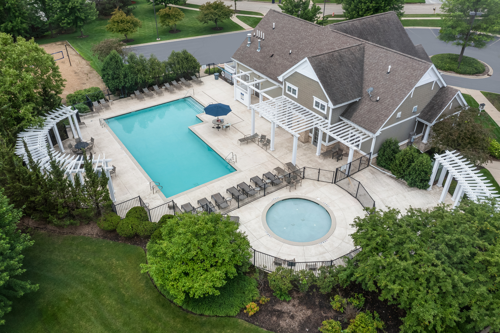 2911 Kelly Drive Elgin, IL 60124 - Photo 32 of 32 an aerial view of a house with a swimming pool and outdoor space