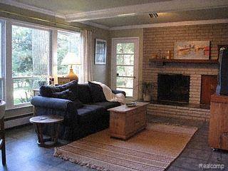 771 Fieldstone Drive Rochester, MI 48309 - Photo 2 of 11 Living Rm