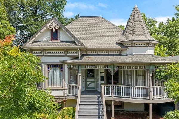 $2,399,000 | 401 Matheson Street, Healdsburg, CA 95448