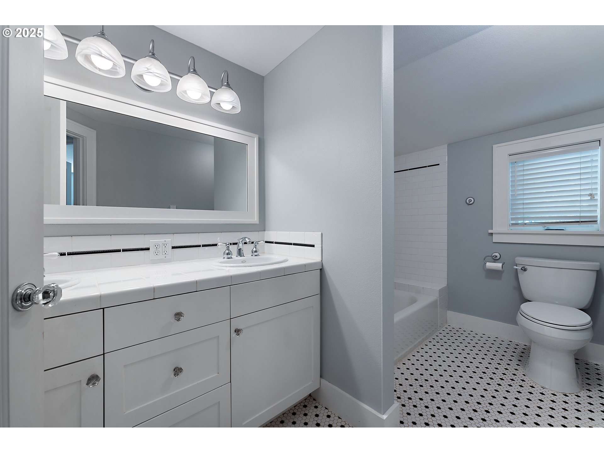 2249 Southwest Taylors Ferry Road Portland, OR 97219 - Photo 23 of 48 Bathroom