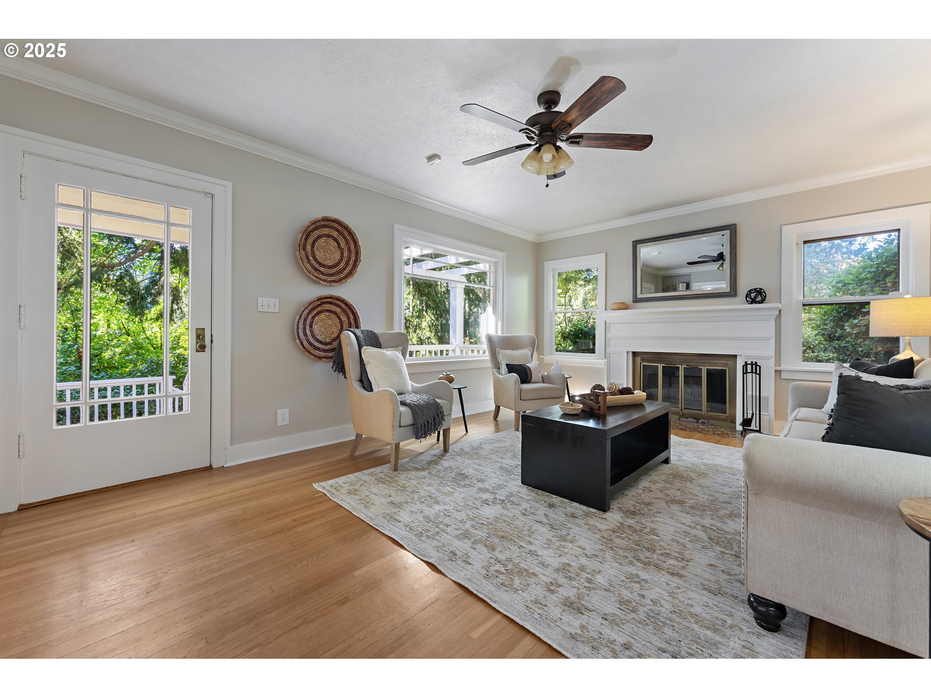 2249 Southwest Taylors Ferry Road Portland, OR 97219 - Photo 4 of 48 Living Room/Entrance