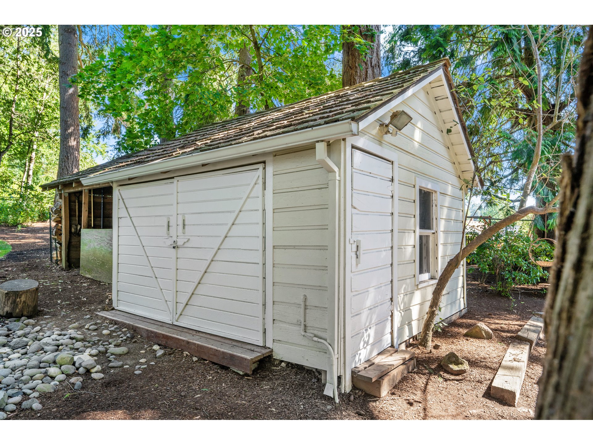 2249 Southwest Taylors Ferry Road Portland, OR 97219 - Photo 44 of 48 Shed