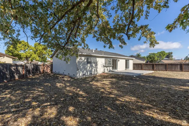 $688,888 | 1052 Helen Court, Petaluma, CA 94954
