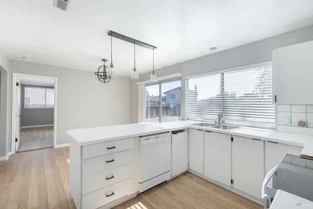 $688,888 | 1052 Helen Court, Petaluma, CA 94954