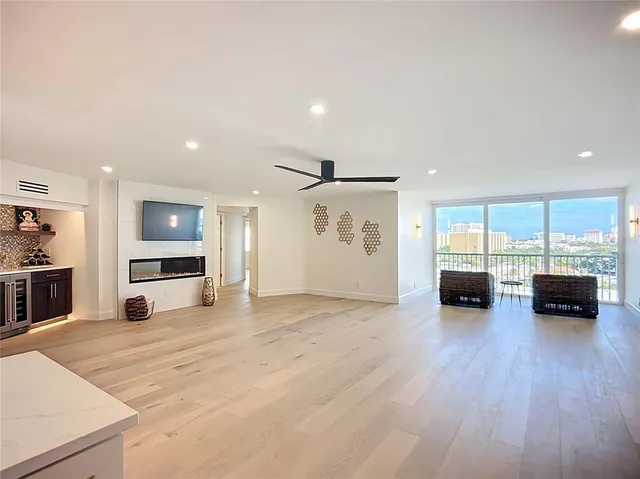 $784,900 | 435 South Gulfstream Avenue, Unit 1006, Sarasota, FL 34236