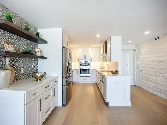 $784,900 | 435 South Gulfstream Avenue, Unit 1006, Sarasota, FL 34236