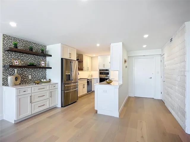 $784,900 | 435 South Gulfstream Avenue, Unit 1006, Sarasota, FL 34236