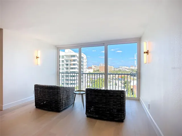 $784,900 | 435 South Gulfstream Avenue, Unit 1006, Sarasota, FL 34236