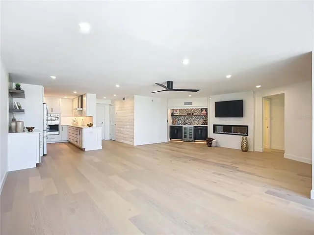 $784,900 | 435 South Gulfstream Avenue, Unit 1006, Sarasota, FL 34236