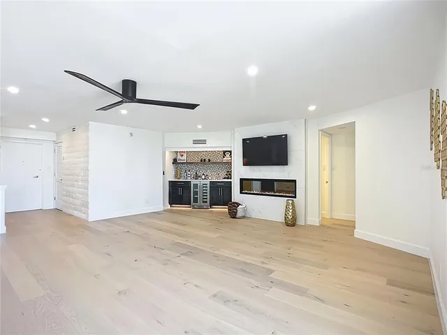 $784,900 | 435 South Gulfstream Avenue, Unit 1006, Sarasota, FL 34236