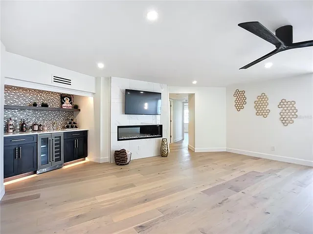 $784,900 | 435 South Gulfstream Avenue, Unit 1006, Sarasota, FL 34236