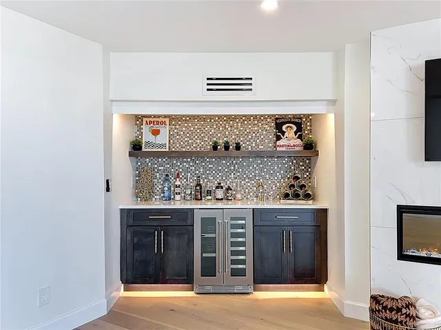 $784,900 | 435 South Gulfstream Avenue, Unit 1006, Sarasota, FL 34236