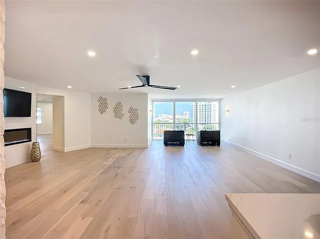 $784,900 | 435 South Gulfstream Avenue, Unit 1006, Sarasota, FL 34236