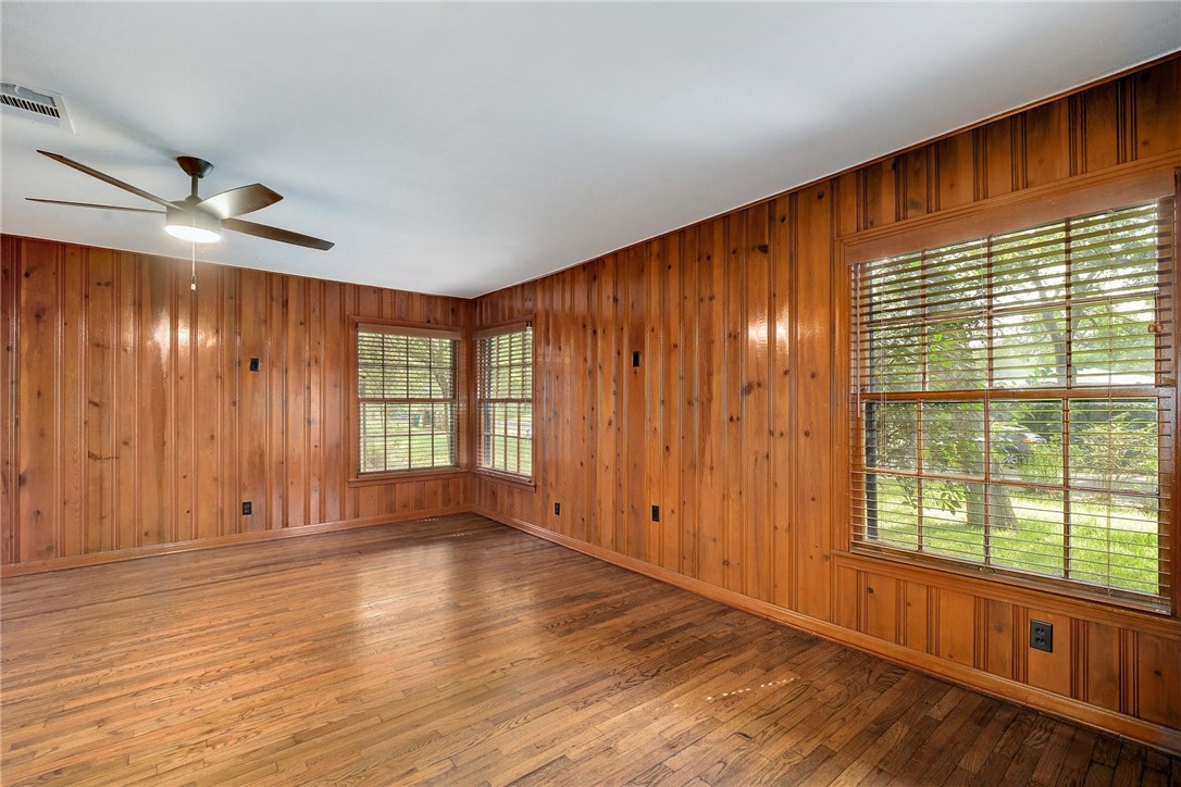 4504 Elwood Road Austin, TX 78722 - Photo 26 of 40