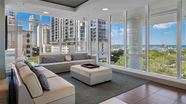 $4,100 | 175 1st Street South, Unit 704, St. Petersburg, FL 33701