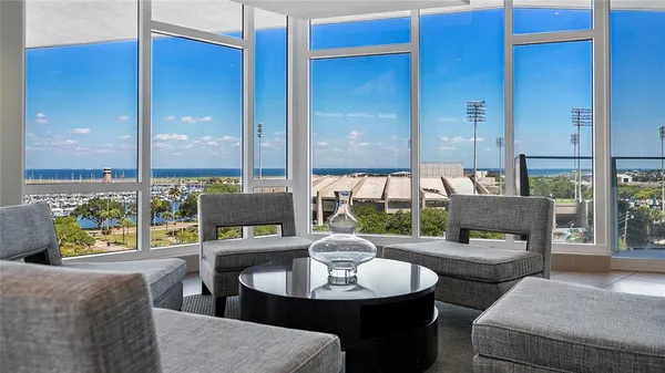 $4,100 | 175 1st Street South, Unit 704, St. Petersburg, FL 33701
