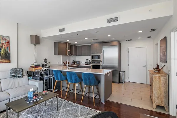$4,100 | 175 1st Street South, Unit 704, St. Petersburg, FL 33701