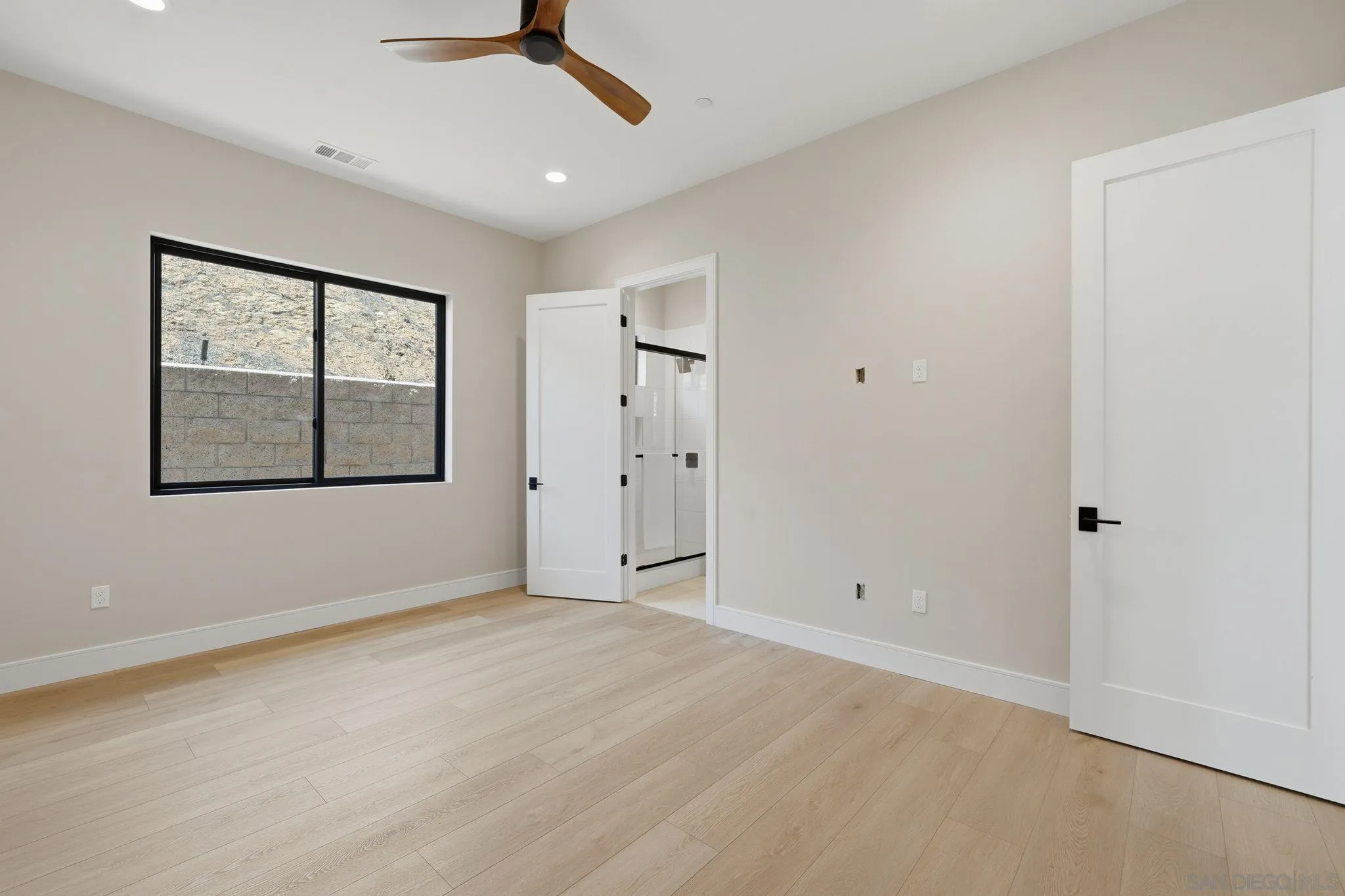 3916 Citrus Drive Fallbrook, CA 92028 - Photo 36 of 72 a view of an empty room with a window