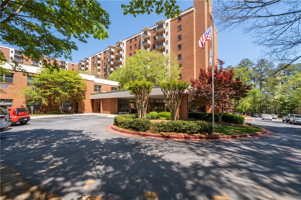 300 Johnson Ferry Road, Unit B915 Sandy Springs, GA 30328 - Photo 3 of 31 Gallery Image 3