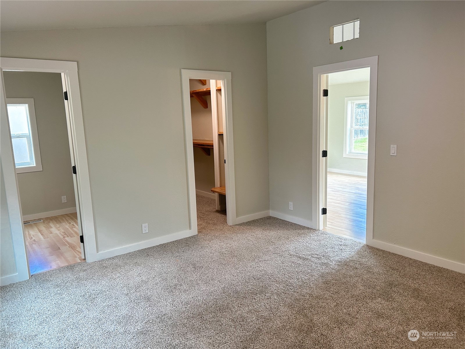 112 Levig Road Port Angeles, WA 98362 - Photo 23 of 37 an empty room with closet and mirror